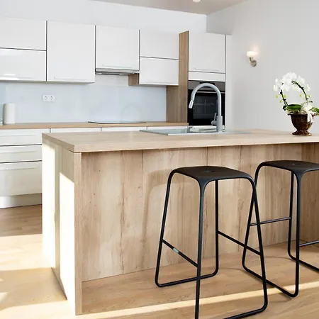 Dalgona Apartma Godler, * 博德森特克